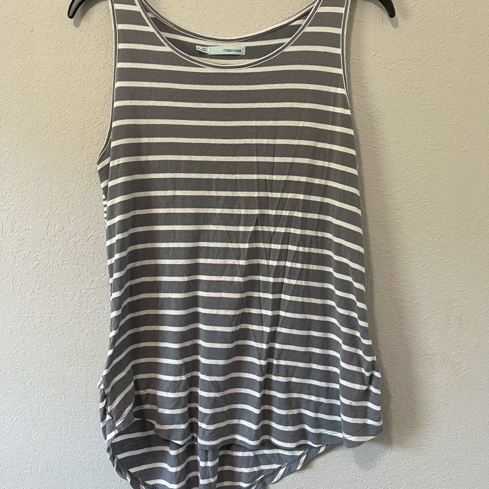 🐙Maurice’s striped gray and white tank top